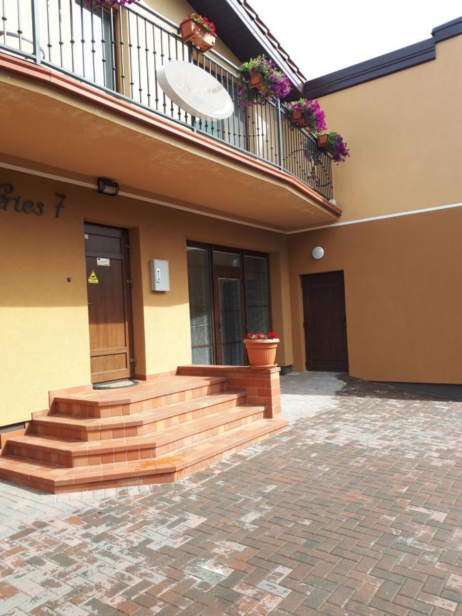 Juro Guest House Šiauliai Eksteriør billede